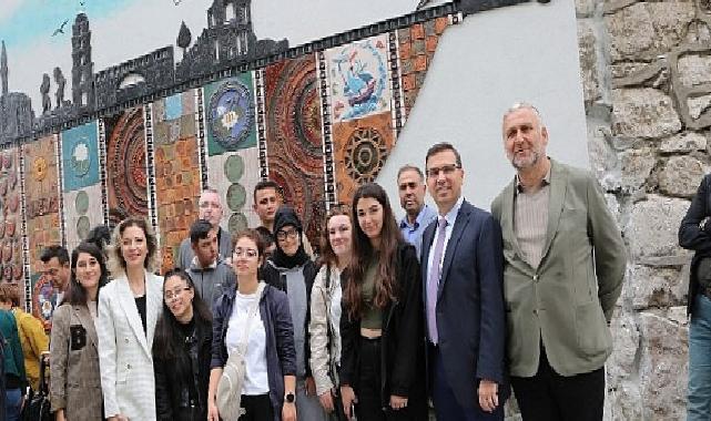 Özel gereksinimli bireylerden 770 parçalık seramik pano