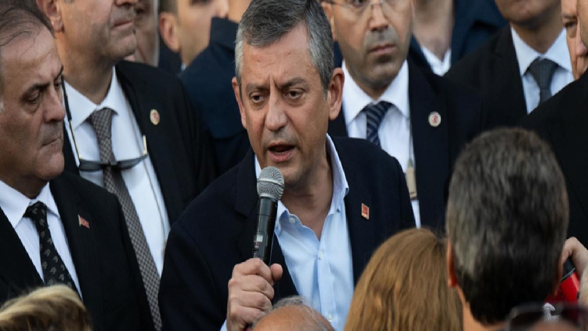 Özgür Özel darp raporu almadan programına devam ettiğini belirtti