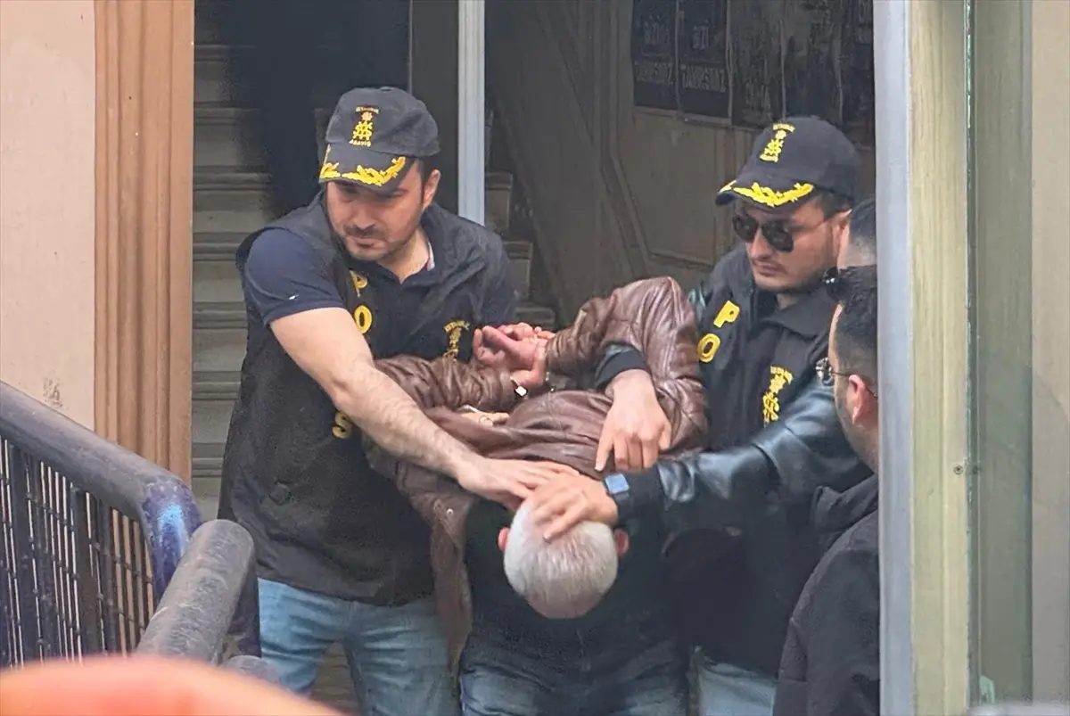 Özgür Özel’e Yumruklu Saldırı