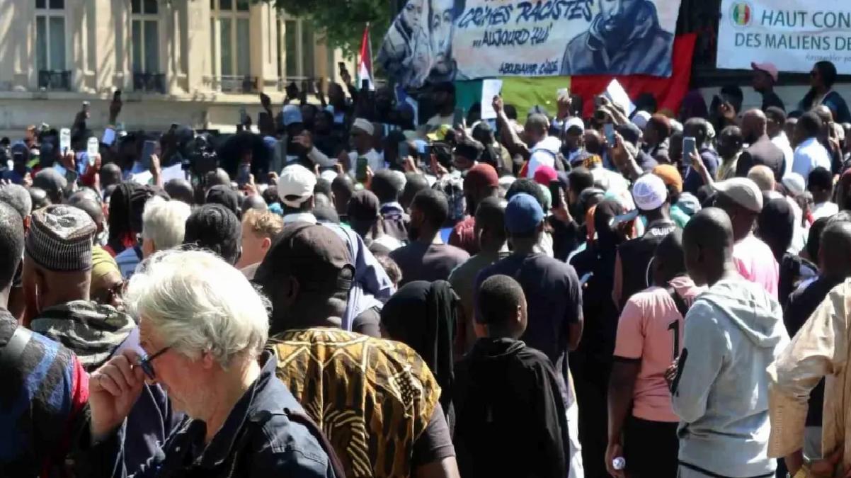 Paris’te Aboubakar Cisse İçin Sessiz Protesto