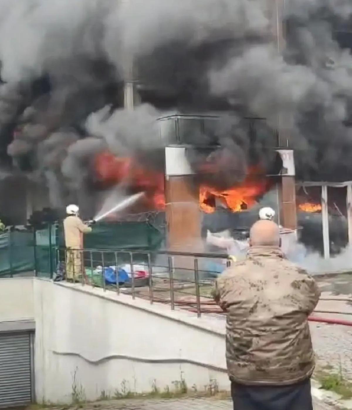 Pendik’te İş Yerinde Yangın