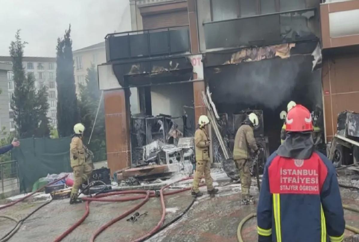 Pendik’te Yangın: İş Yeri Kullanılamaz Hale Geldi