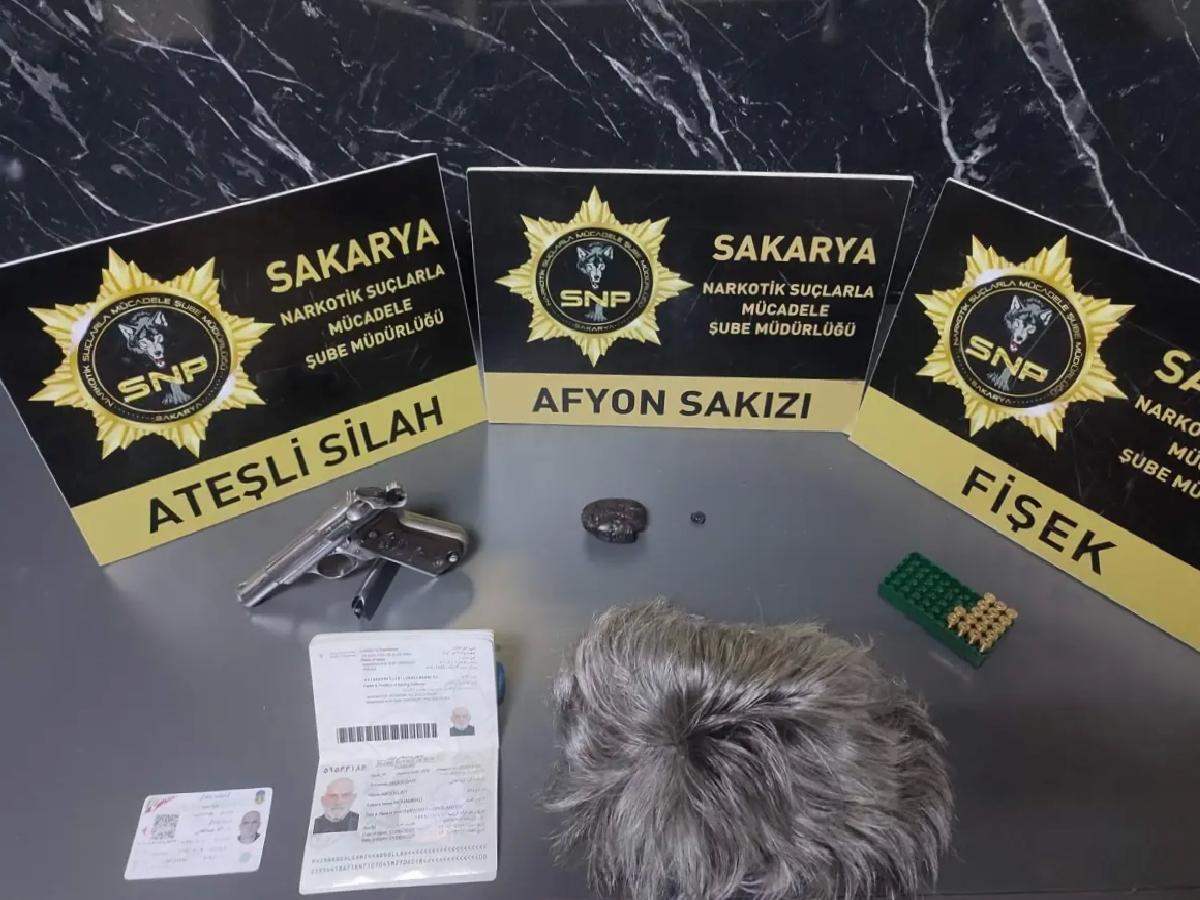 Peruklu Uyuşturucu Tüccarı Yakalandı