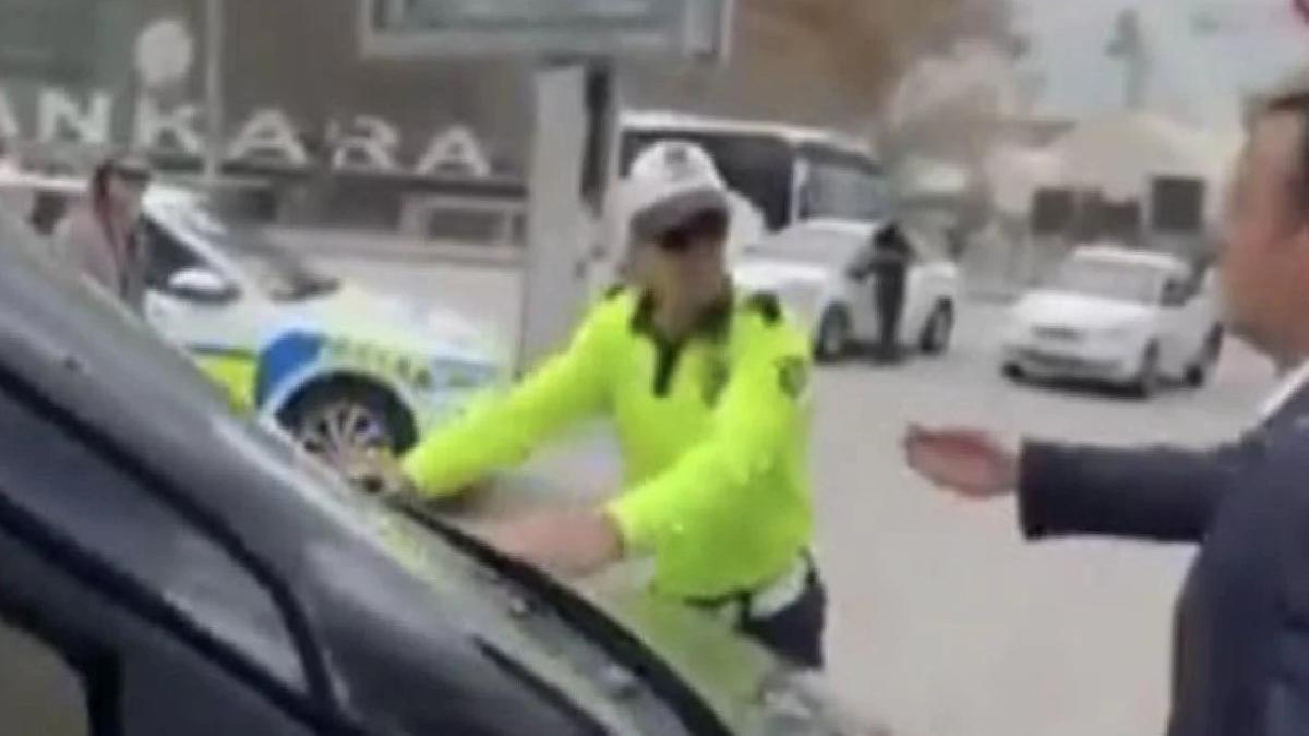 Polisin üzerine CHP parti aracını süren şoför: Yola devam etmemi vekiller söyledi