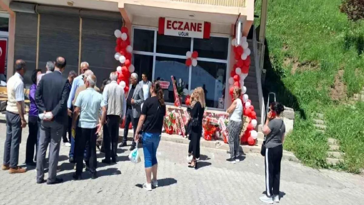 Pülümür’de 18 Yıl Aradan Sonra Eczane Açıldı