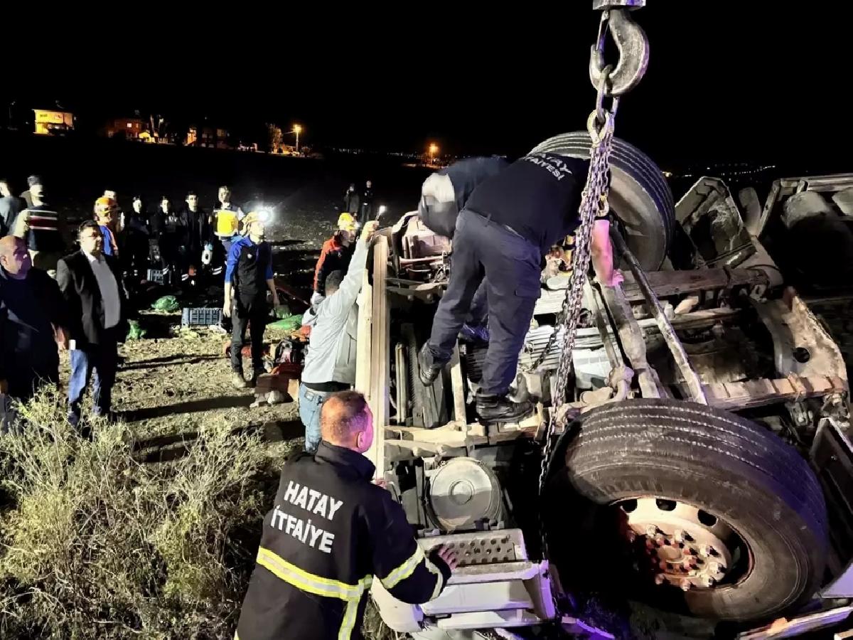 Reyhanlı’da Tır Devrildi: 1 Ölü, 1 Yaralı