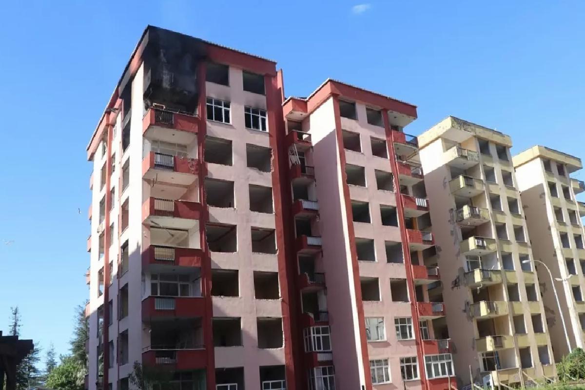 Rize’de Tahliye Edilen Apartmanda Yangın