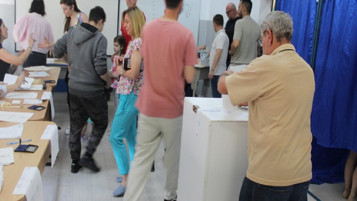 Romanya, yeni cumhurbaşkanını seçiyor