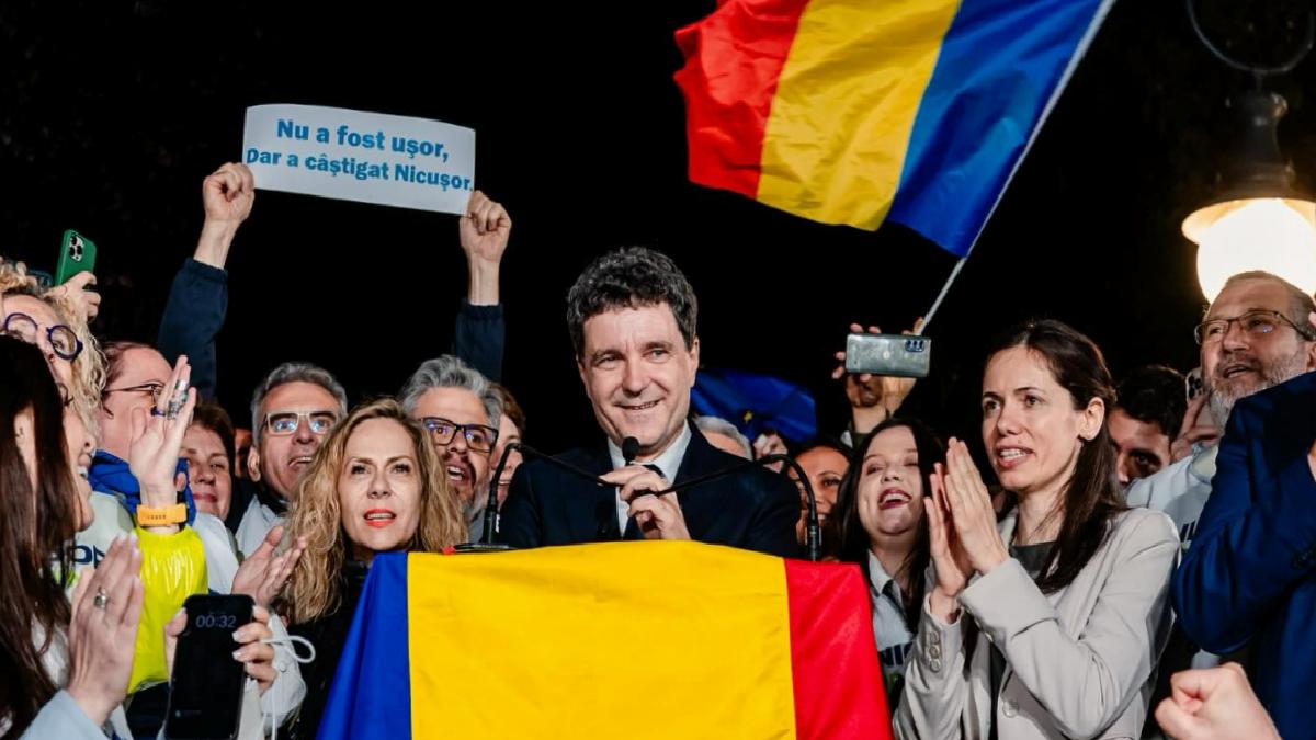 Romanya’da cumhurbaşkanı seçimini bağımsız aday Nicuşor Dan kazandı