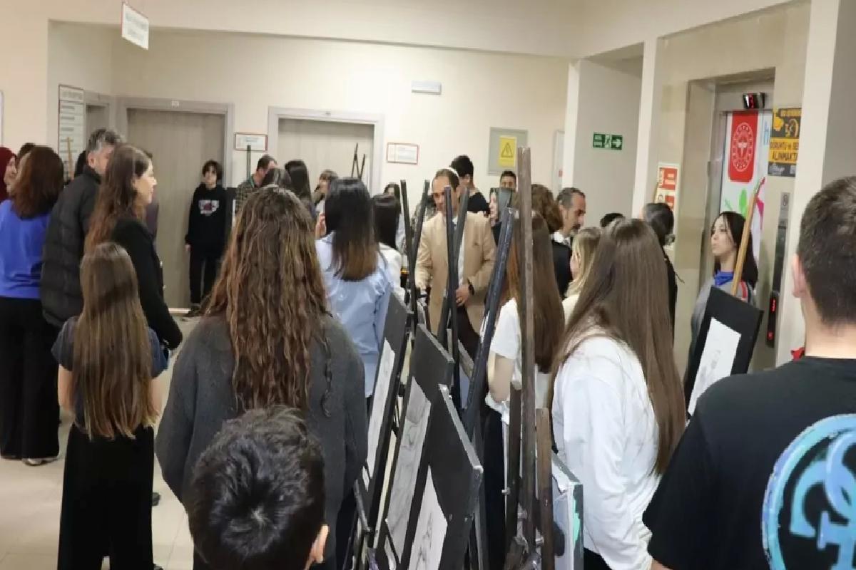 Sağlık Temalı Resim Sergisi Açıldı