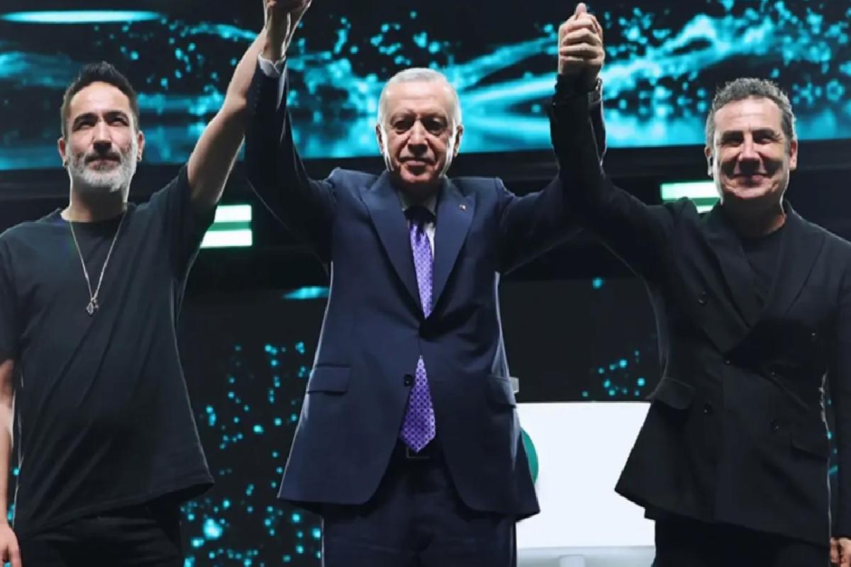 Sagopa Kajmer ve Ferhat Göçer, Erdoğan’ın katıldığı GENÇFEST’te sahne aldı