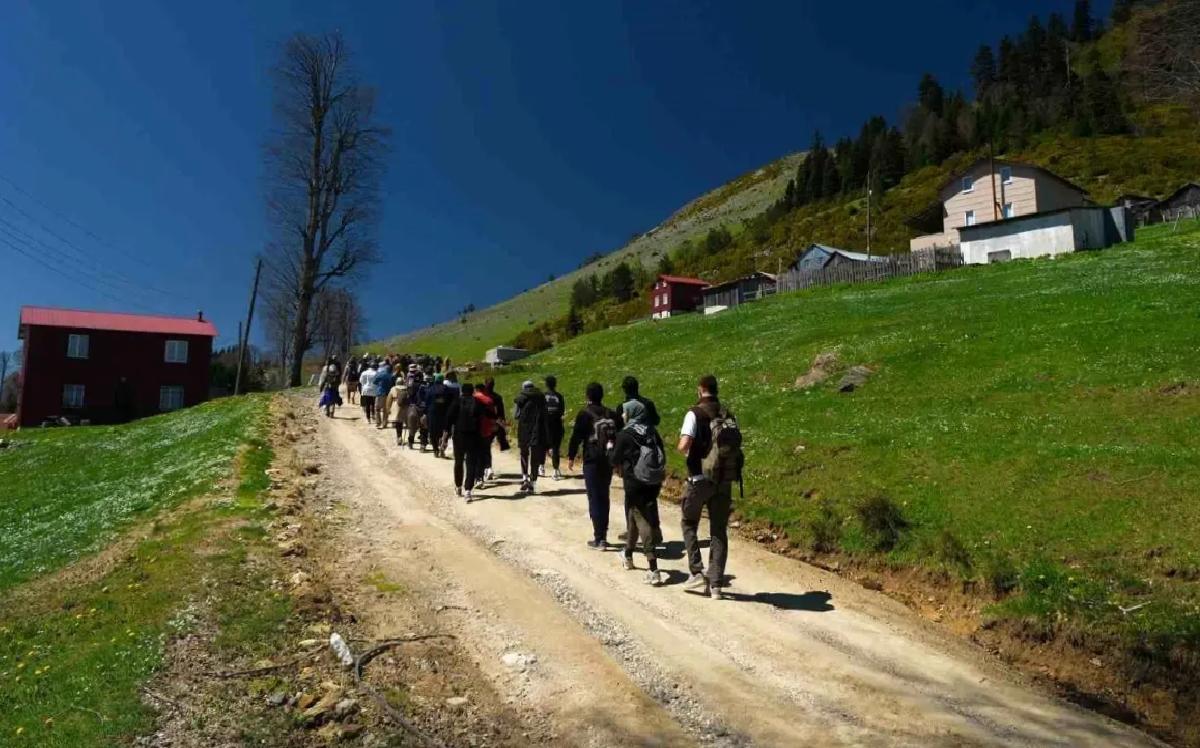 Sakarya Doğa Yürüyüşleri Hendek Dikmen Tepe Parkuru ile Devam Etti