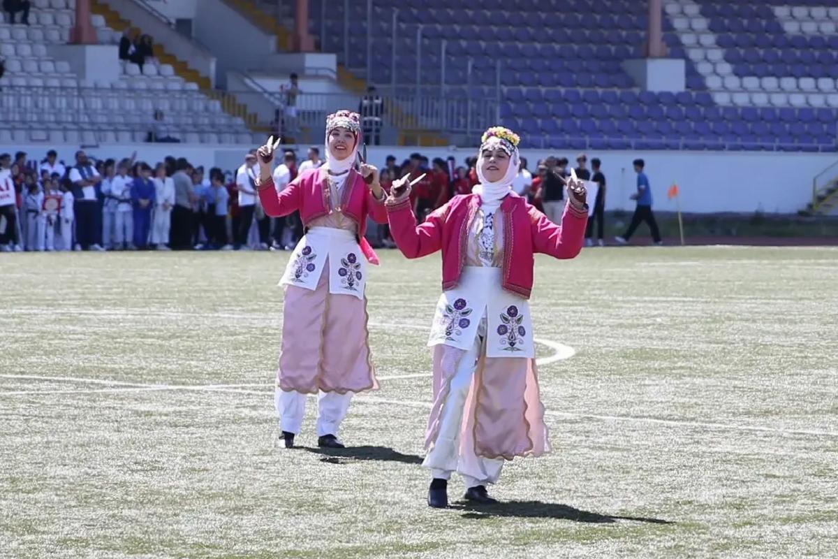 Sakarya ve çevre illerde 19 Mayıs Atatürk’ü Anma, Gençlik ve Spor Bayramı kutlandı