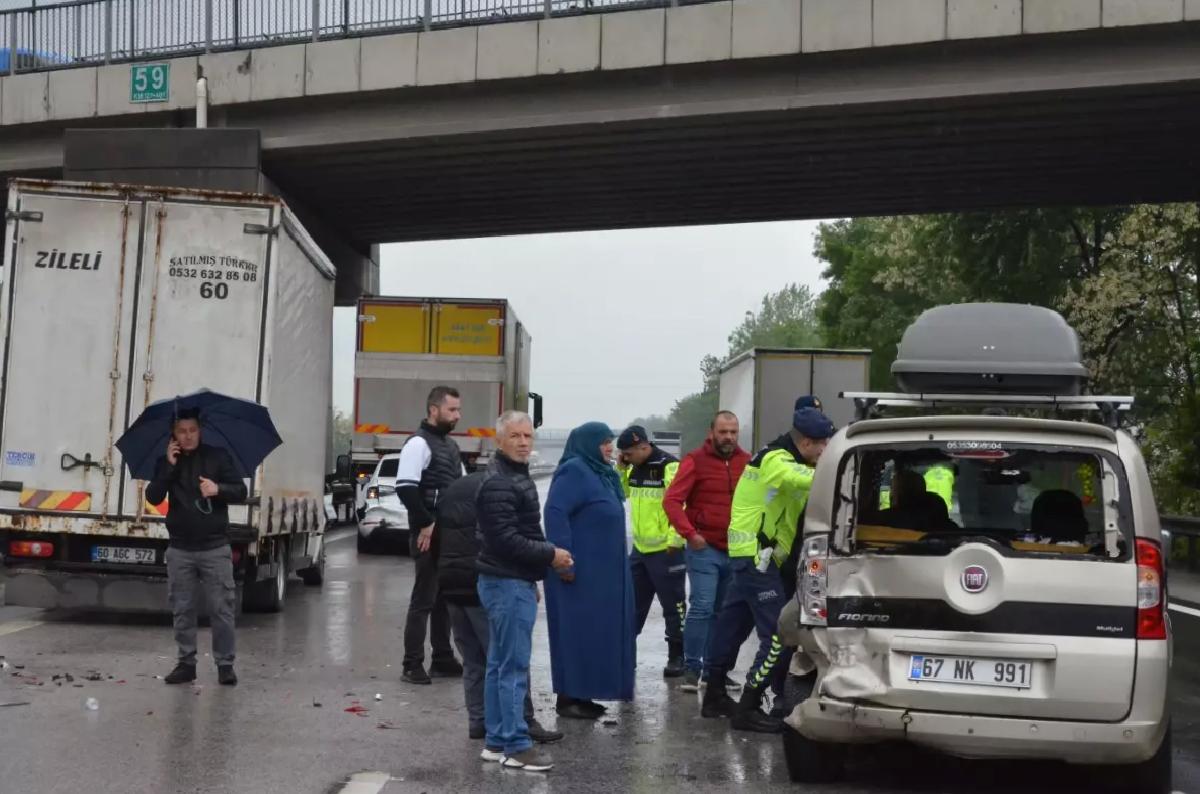 Sakarya’da 7 Trafik Kazası: Otoyol Kapandı