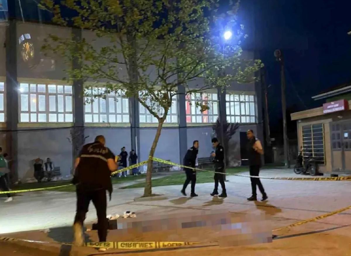 Sakarya’da Bıçaklı Kavga: 15 Yaşındaki Çocuk 17 Yaşlıyı Yaraladı