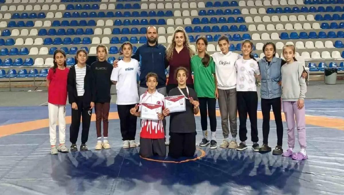 Salihli’nin Güreş Başarısı Rize’de Taçlandı