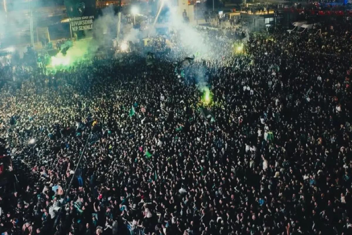 Şampiyon olmuşlardı, 3 maçı da kaybedince taraftar küplere bindi