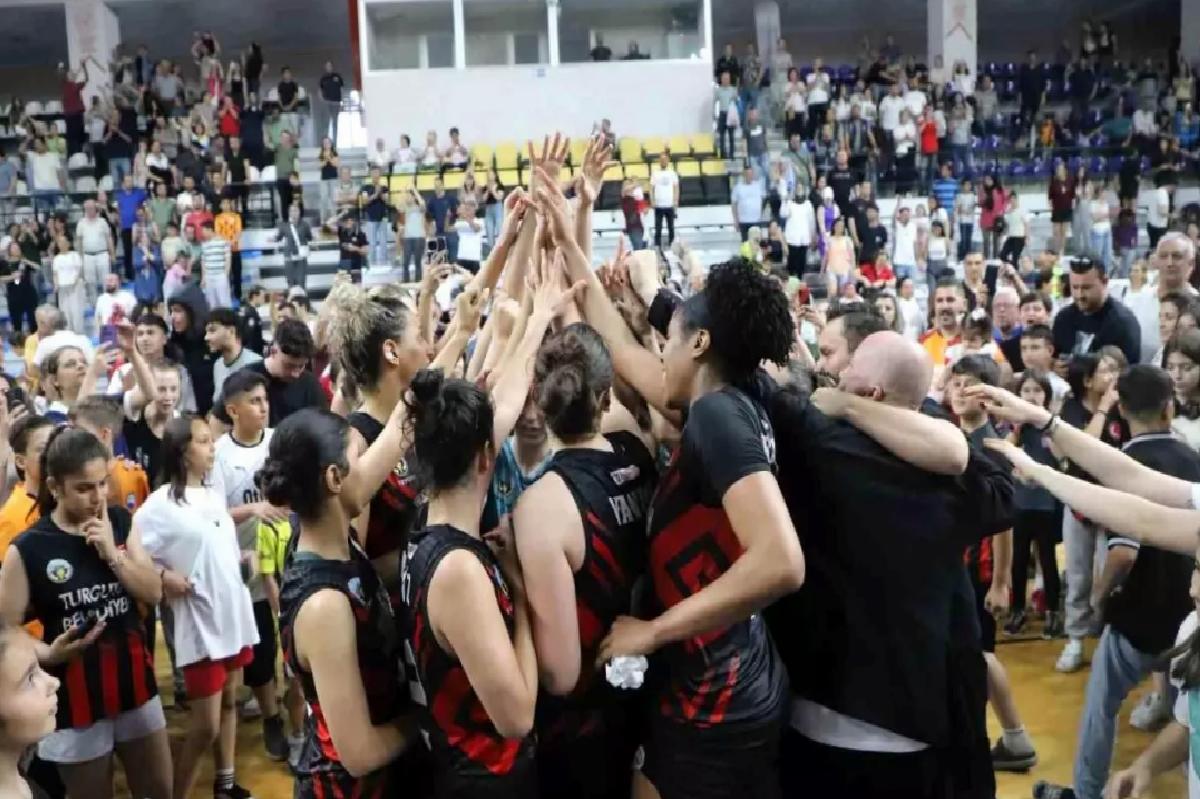 Şampiyonluk maçının heyecanını dev ekranda yaşayacaklar