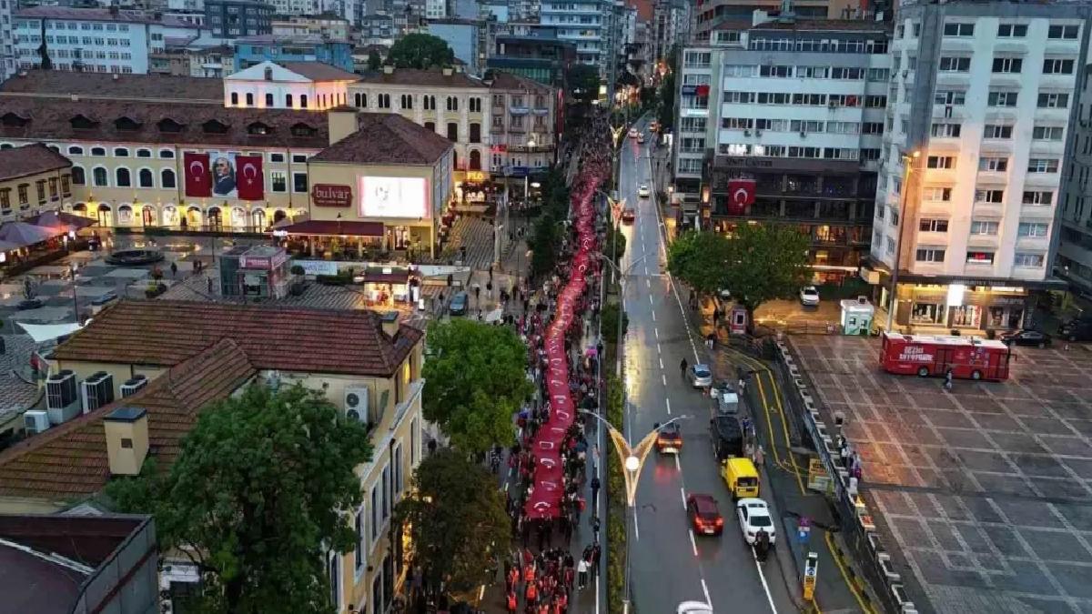 Samsun’da Bayrak ve Fener Alayı Yürüyüşü Gerçekleşti