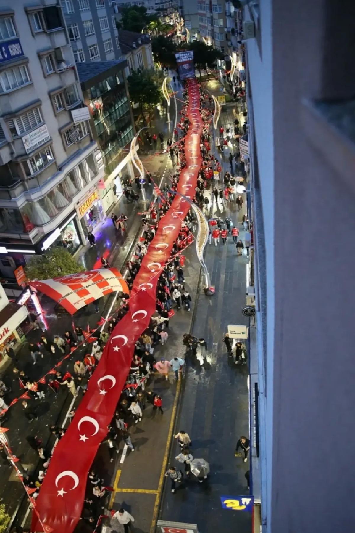 Samsun’da Bayrak Yürüyüşü ve Fener Alayı