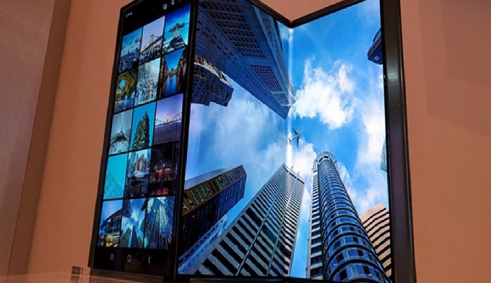 Samsung yeni katlanabilirlerin üretimine başladı, üçe katlanan model ortada yok