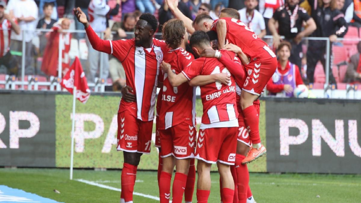 Samsunspor: Ligde kalma hedefimizin çok daha ötesine geçtik