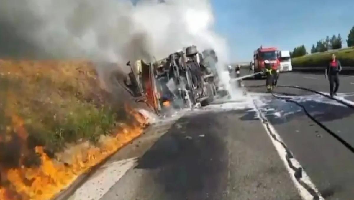 Şanlıurfa’da Tanker Devrildi, Yangın Çıktı