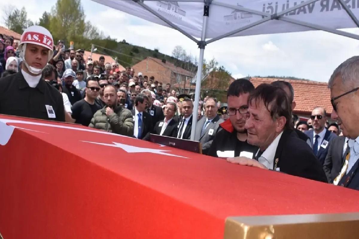 Şehit İstihkam Uzman Çavuş Önder Özen’in cenazesi, Afyonkarahisar’da son yolculuğuna uğurlandı