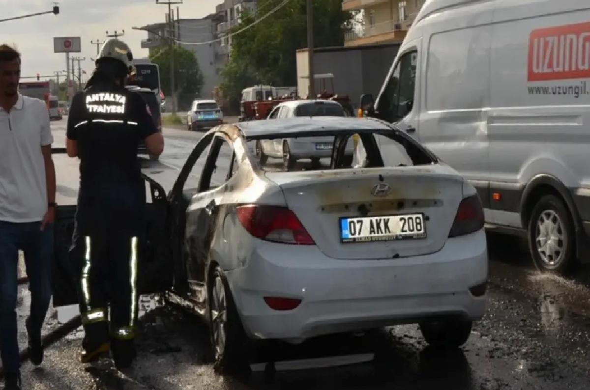 Serik’te Otomobil Yangını