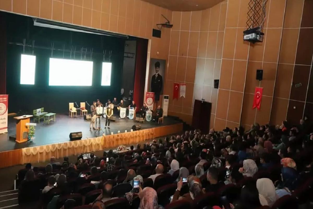 Şiir Dinletisi Beğeni Topladı