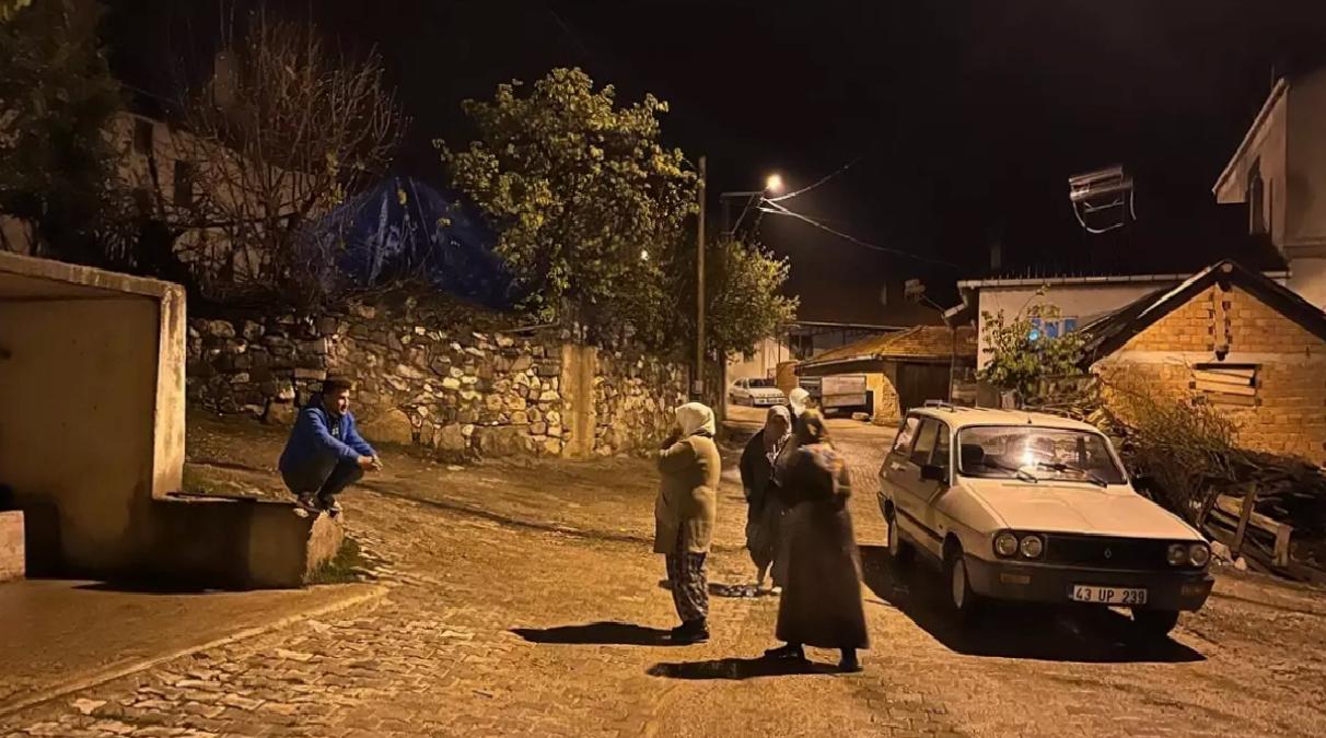 Simav’da Köylüler Geceyi Dışarıda Geçiriyor