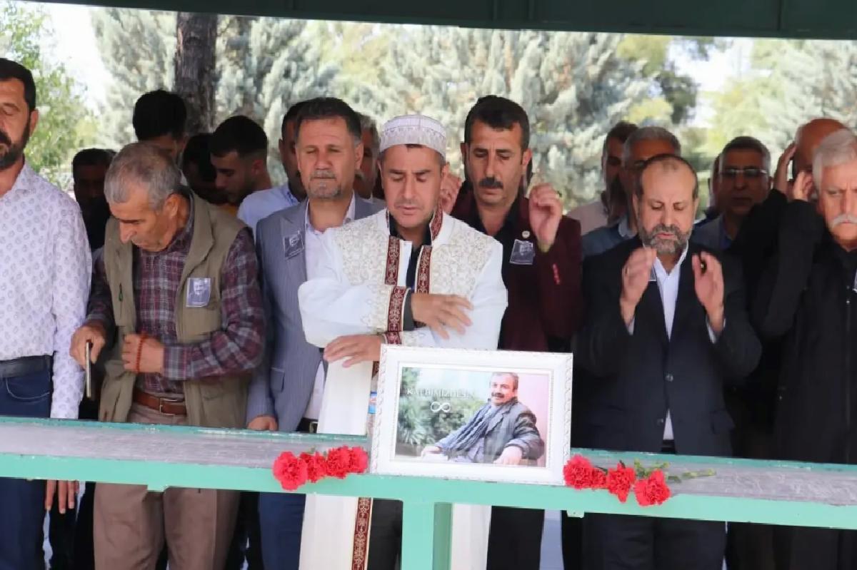 Sırrı Süreyya Önder için gıyabi cenaze namazı