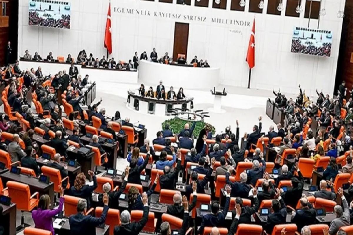 Sırrı Süreyya Önder ilk değil! İşte görevine devam ederken hayatını kaybeden vekillerimiz
