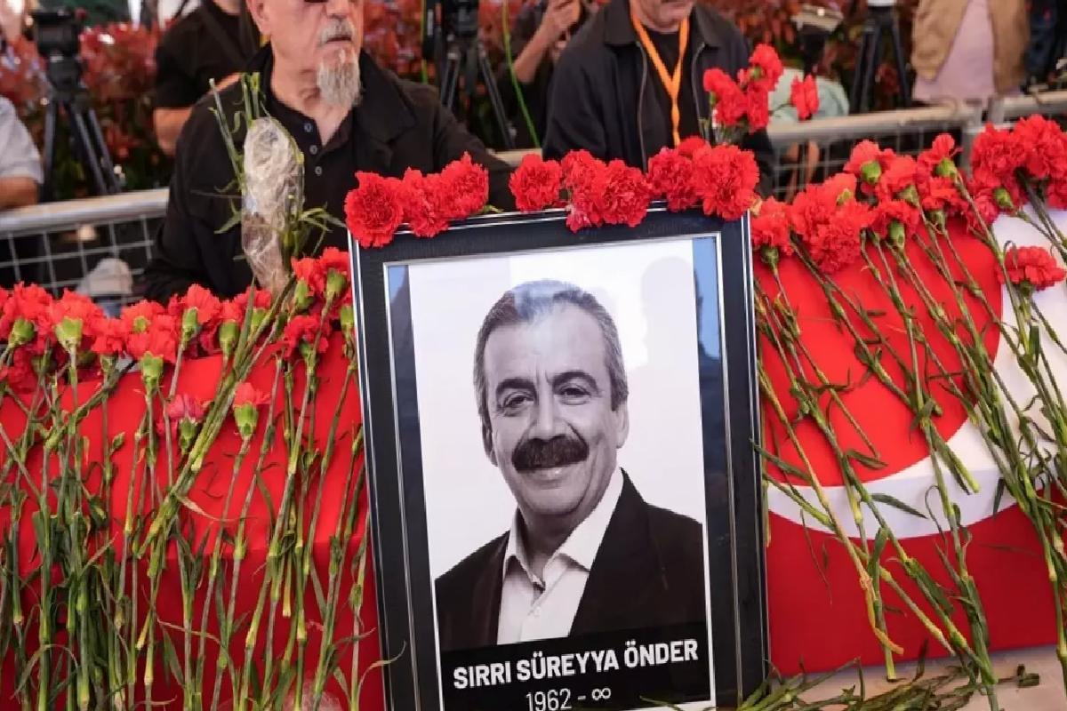 Sırrı Süreyya Önder’in Cenazesi Toprağa Verildi