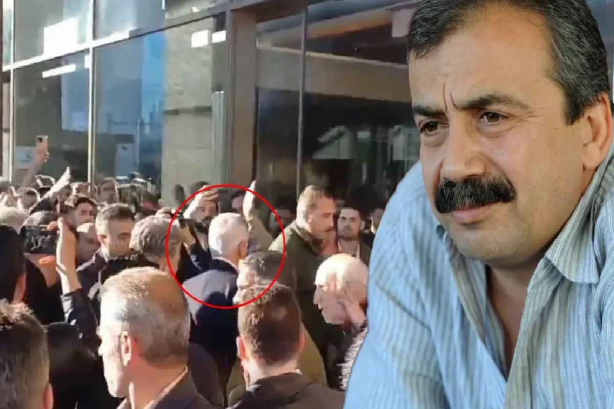Sırrı Süreyya Önder’in hayatını kaybettiği hastaneye giden Mehmet Metiner yuhalandı