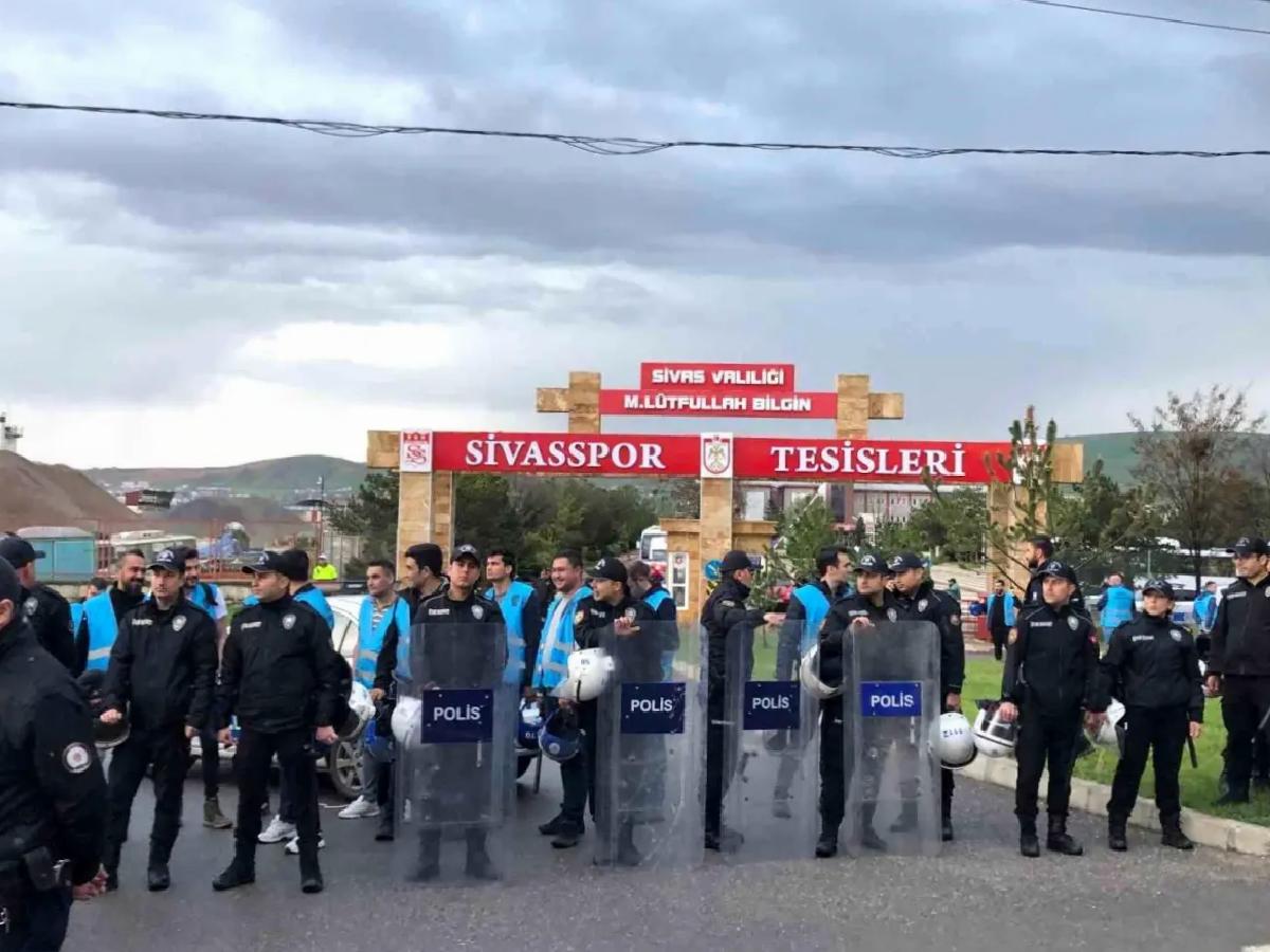 Sivasspor Taraftarı Takımı Protesto Etti
