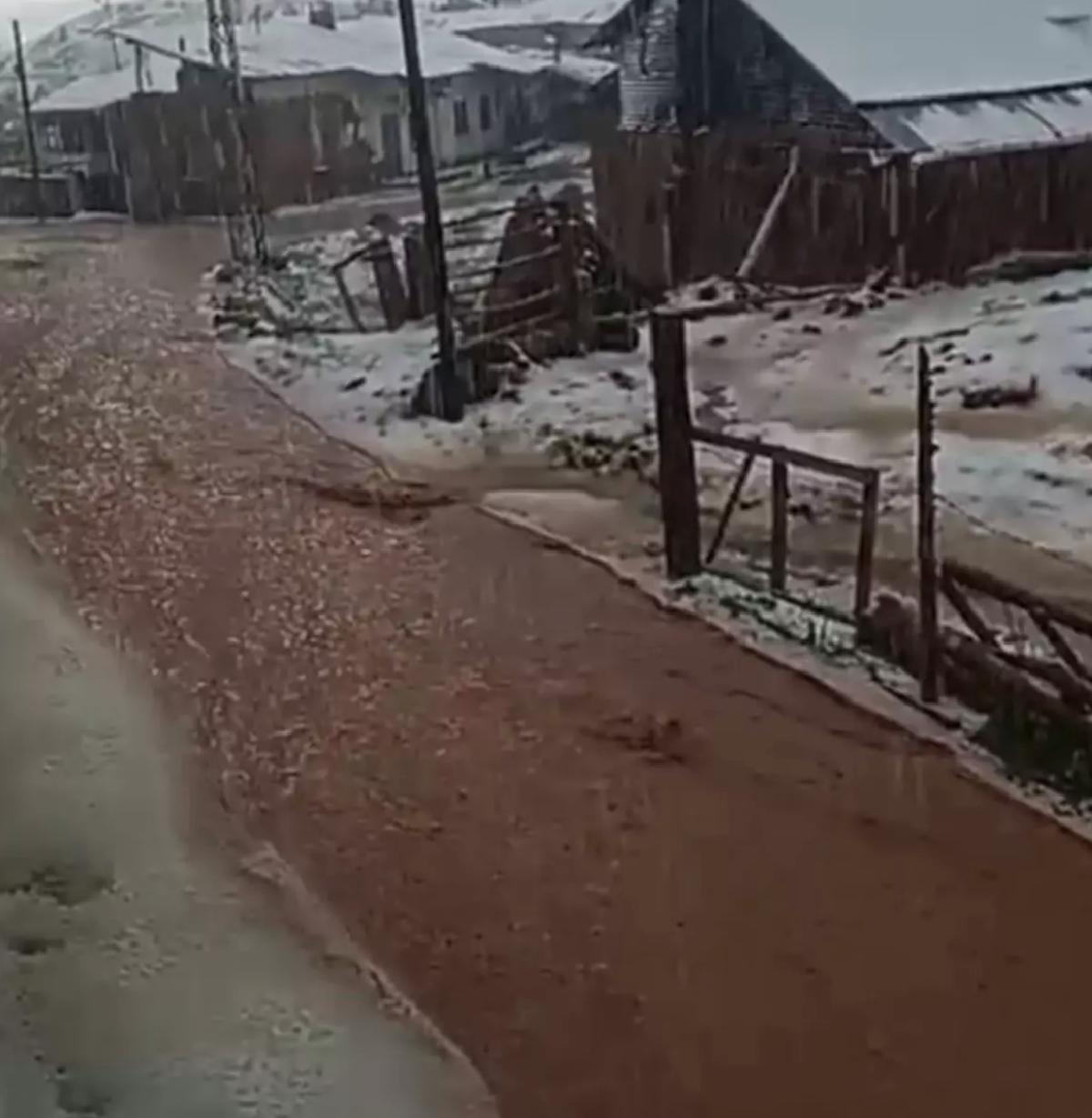 Sivas’ta Dolu ve Sağanak Tarım Arazilerine Zarar Verdi