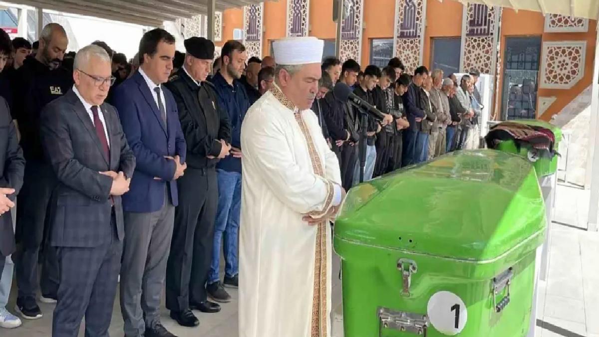 Sivas’ta Kardeş Cinayeti: İki Genç Toprağa Verildi