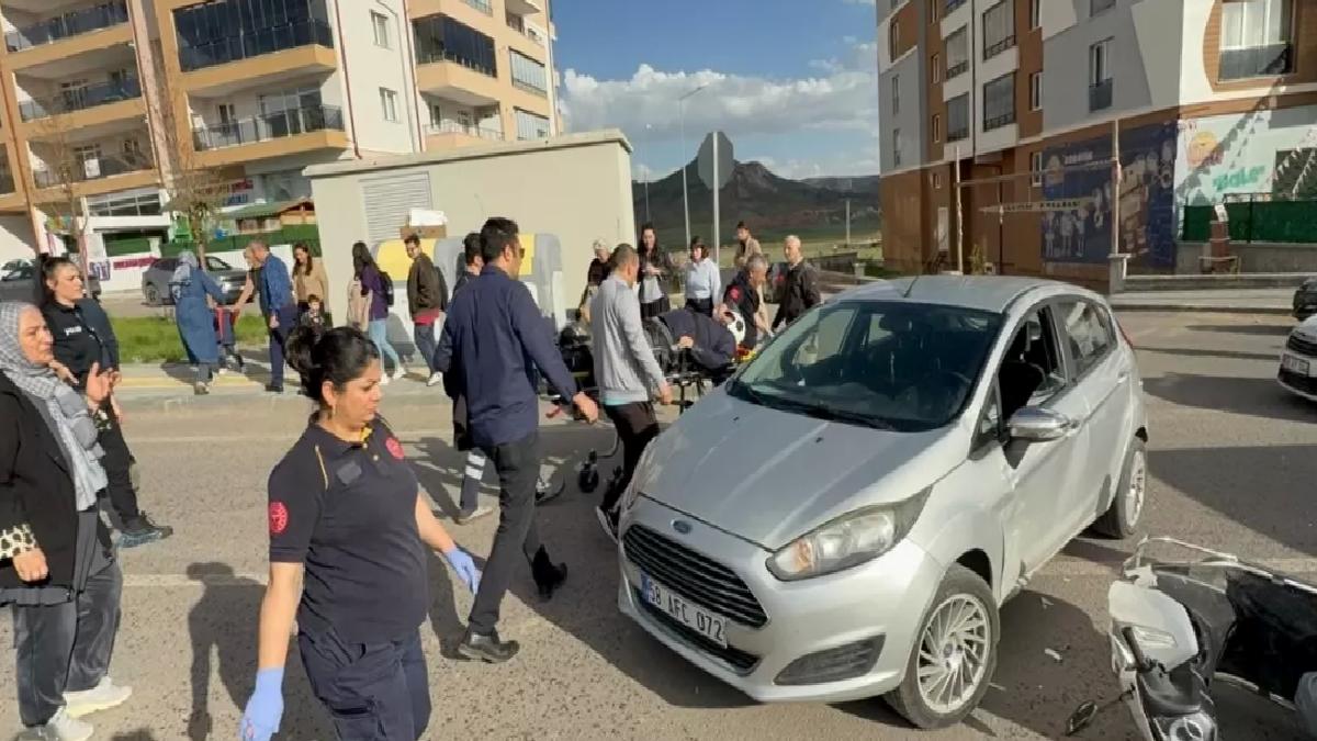 Sivas’ta Otomobil Motosiklete Çarptı