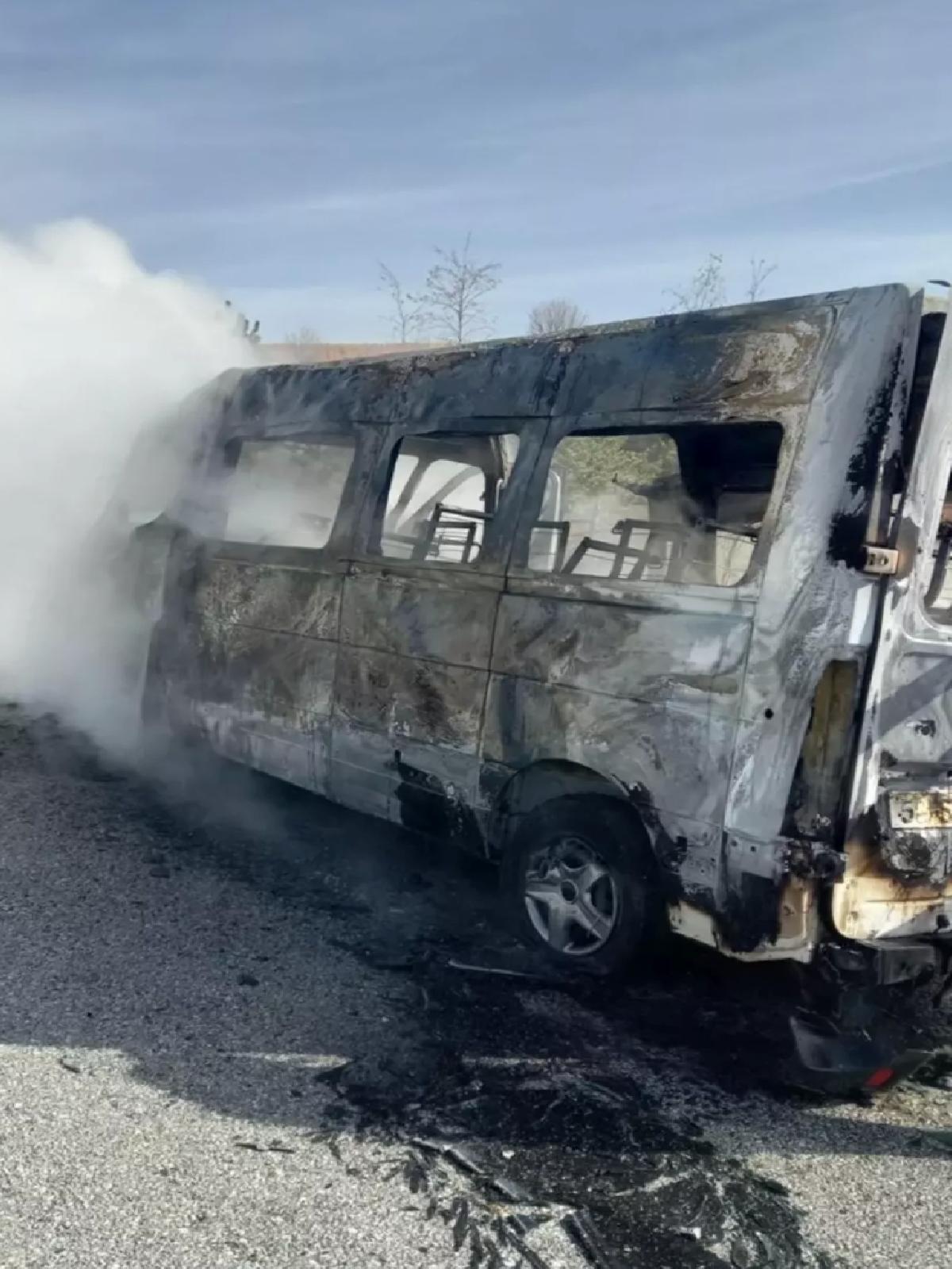 Sivas’ta Servis Minibüsünde Yangın