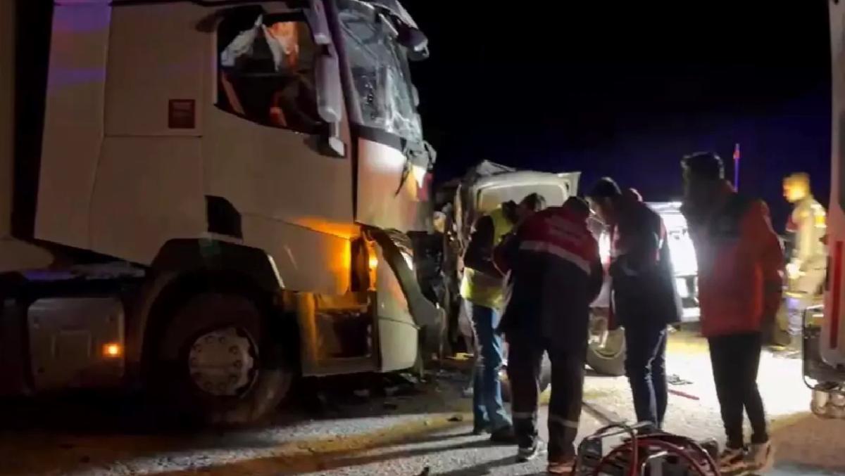 Sivas’ta Tır-Pikap Çarpışması: 1 Ölü