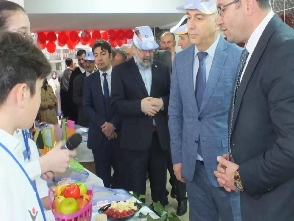 Sivas’ta TÜBİTAK 4006 Bilim Fuarı Açıldı