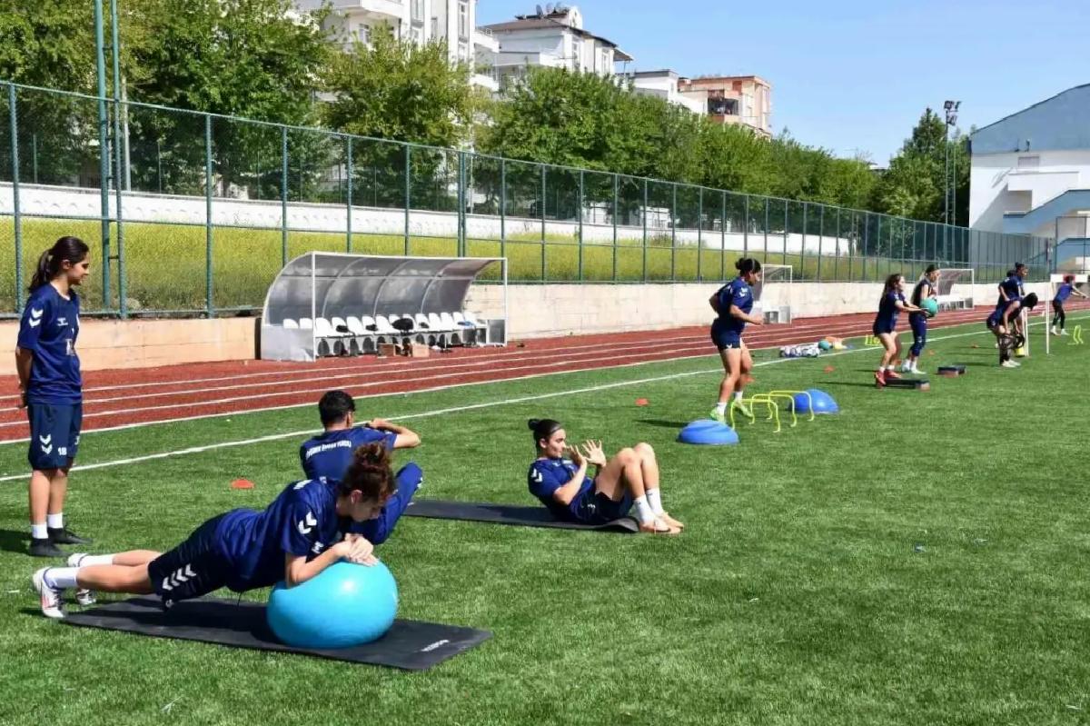 Siverek İdmanyurdu Kadın Futbol Takımı Play-Off’a Yükseldi