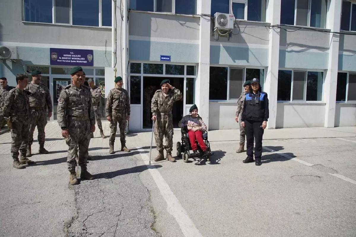 Skolyoz Hastası Barış’ın Polis Olma Hayali Gerçekleşti