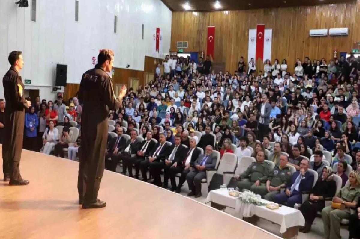 SOLOTÜRK Elazığ’da Uçuş Gösterisi ve Söyleşi Düzenledi