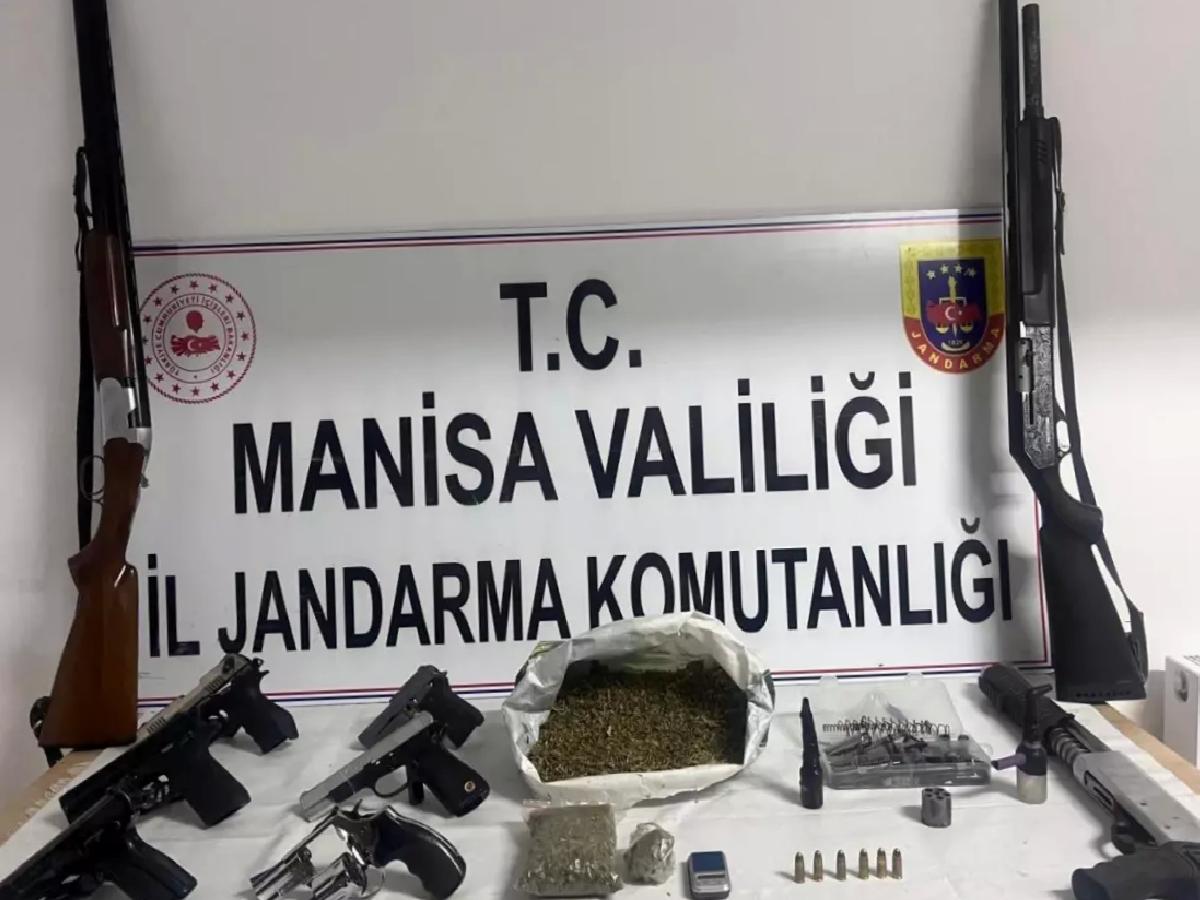 Soma’da Ruhsatsız Silah ve Uyuşturucu Ele Geçirildi