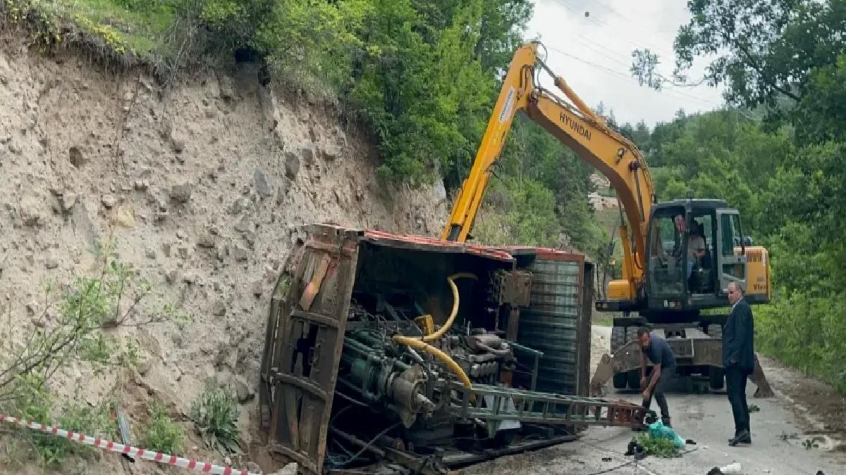 Sondaj Kamyonu Devrildi: Bir Ölü, İki Yaralı