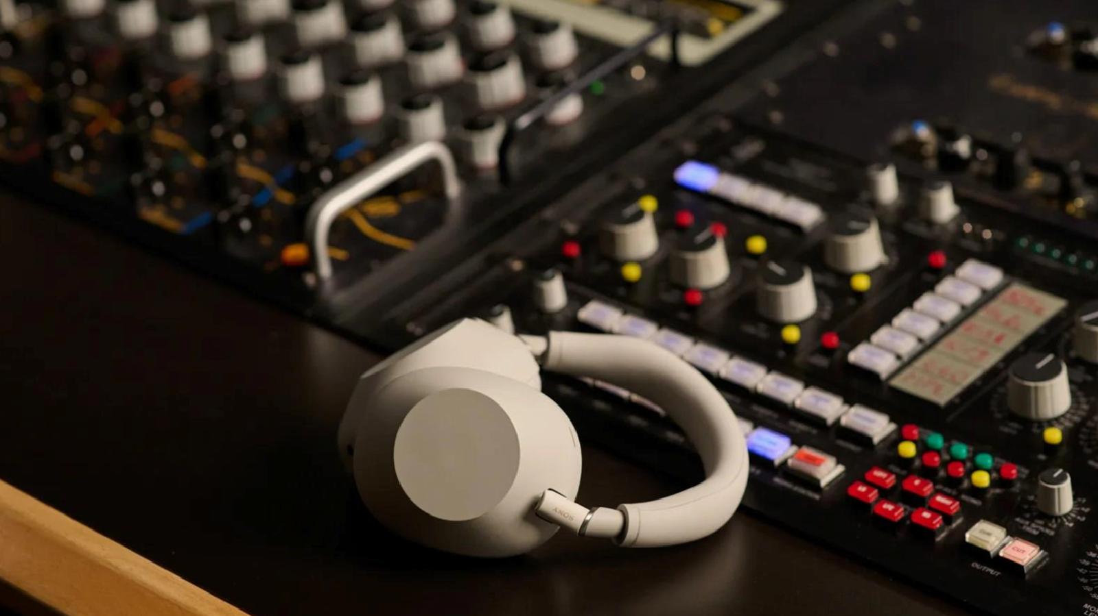 Sony, gelişmiş gürültü engelleme özellikli kulaklığını “WH-1000XM6” tanıttı