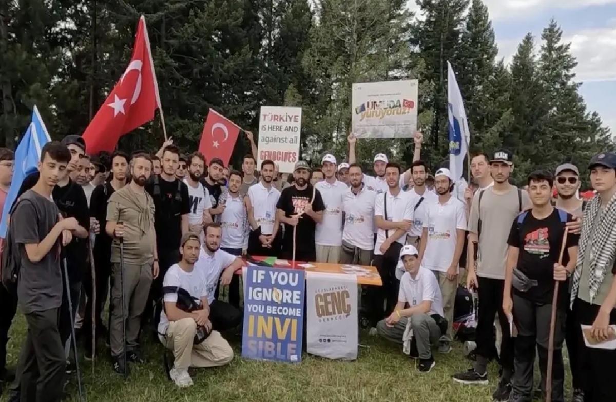 Srebrenitsa Soykırımında Barış Yürüyüşü