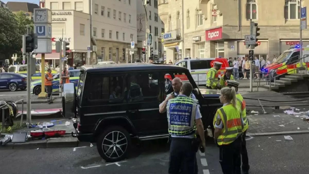 Stuttgart’ta Kalabalığa Araç Daldı